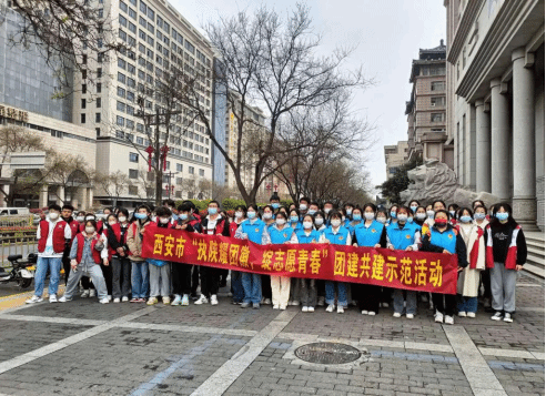 学生参加志愿服务活动